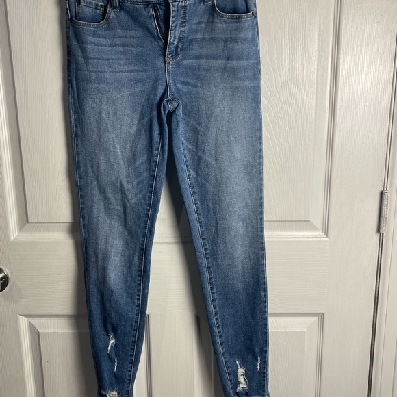 Classic Denim Skinny Jeans for Women - Picture 2 of 8